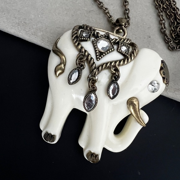Jewelry - Elephant Pendant Necklace AVON